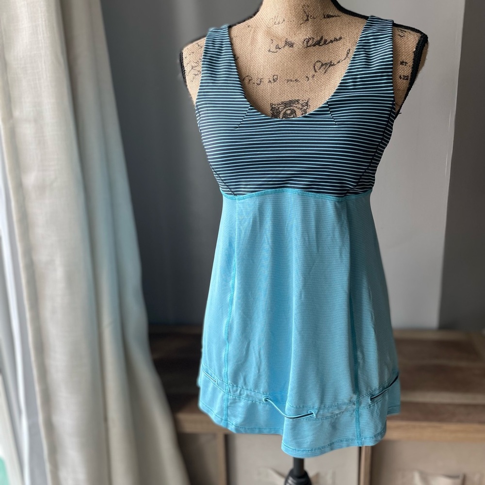 NWOT Lululemon Size 8 Tame Me Tank Blue Striped Top Activewear Tunic Sleeveless